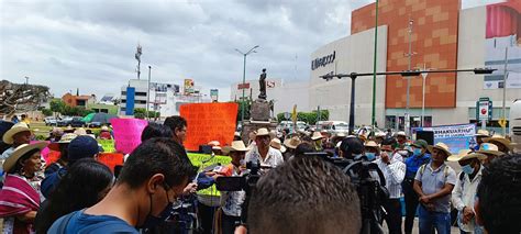 La Jornada Comuneros de Jarácuaro realizan bloqueo en Morelia