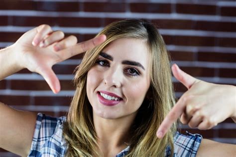 Premium Photo Pretty Blonde Woman Making Signs With Her Fingers