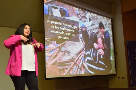 Cerca De Estudiantes De Primer A O Asisten A Charla Inaugural