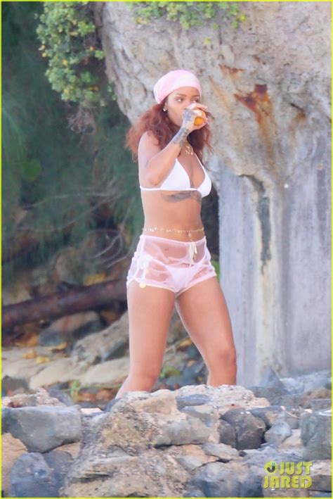 Rihanna Flaunts Her Rockin Body While Vacationing In Hawaii Photo 3356107 Bikini Rihanna