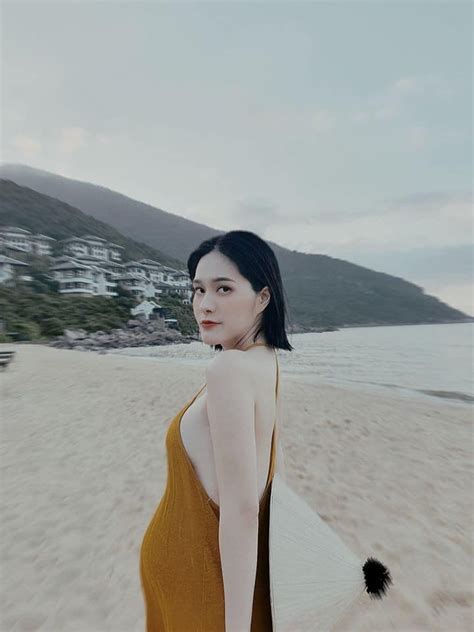 Mang bầu lần ca sĩ Di Băng khoe ảnh diện bikini ở tháng thứ thai