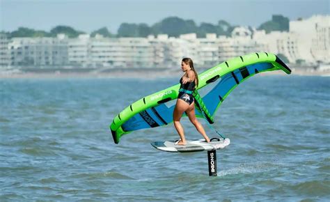 Il Wing Foil Spopola Velisti Kiters Windsurfisti Per Tutti La