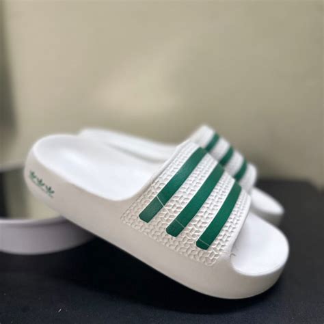 Mua Dép nam nữ Ayoon màu trắng viền xanh mới nhất Hot Dép ayoon trắng viền xanh đế cao su