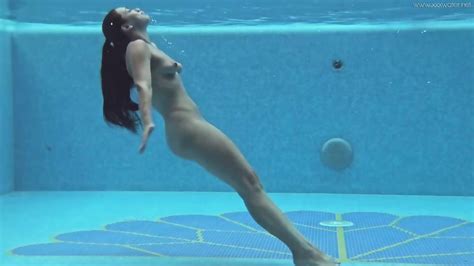 Sazan Cheharda On And Underwater Naked Swimming