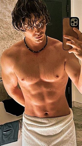 Forever Hot Boys Now United História escrita por mathbeauchamp Spirit Fanfics e Histórias