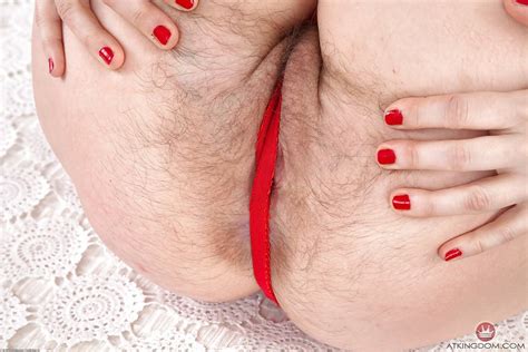 Model Mature Lingerie XXX Dessert Picture