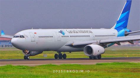 Landing Runway 06 CGK Pesawat Jumbo Garuda Indonesia Airbus A330