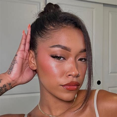 8 Hot Sexy Napturally Aaliyah Bikini Pics