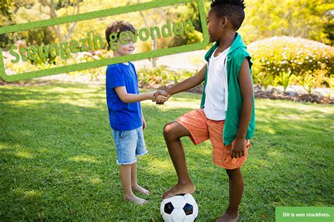 Mag Deze Innemende Jongen Bij Jullie Spelletjes Komen Spelen