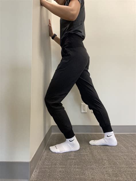 Knee to Wall Ankle Exercise - West End Physiotherapy