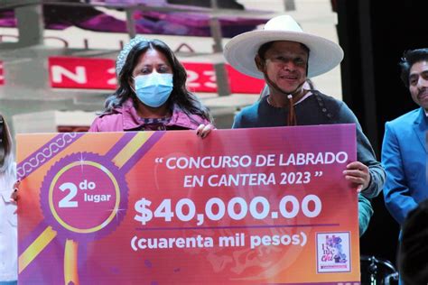 XÓCHITL FLORES PREMIA A GANADORES DEL CONCURSO DE LABRADO EN CANTERA