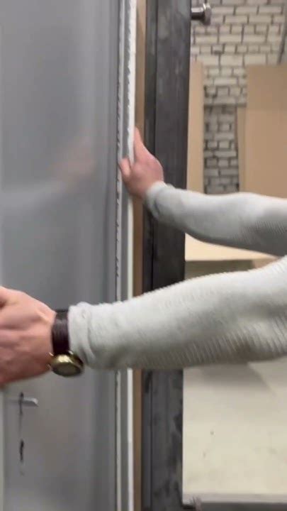 Дверь с устройством ограничения открывания: Контроль доступа и ...