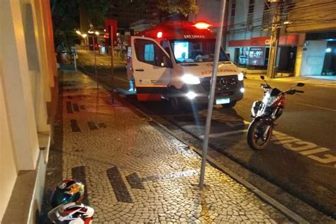 Queda De Moto Deixa Jovem Ferimento Grave Na M O Em Ponta Grossa