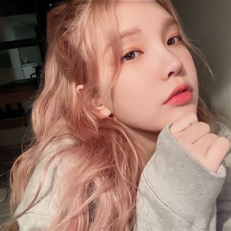 Bị đồn là bạn gái của Park Seo Joon hot girl 9X bất ngờ bị truy lùng Báo Dân trí