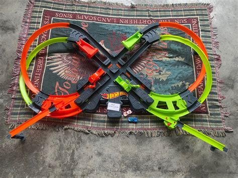 Hot Wheels Colossal Crash Track Set Hobbies Toys Toys Games On Carousell