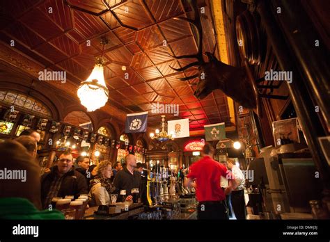 PUB THE STAG'S HEAD, DAME COURT, DUBLIN, IRELAND Stock Photo - Alamy