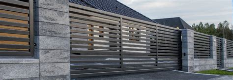 Заборы и ограждения: купить для дома, дачи, коттеджа под ключ в Москве ...