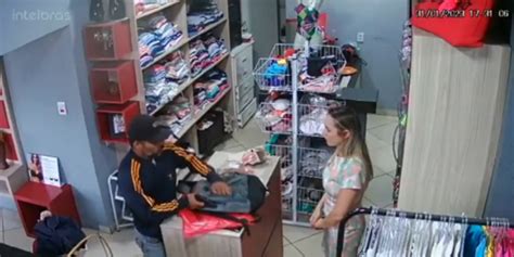 VÍDEO REGISTRA MOMENTO EM QUE LOJA DE LINGERIE É ASSALTADA NA ÁREA CENTRAL DE MOCOCA