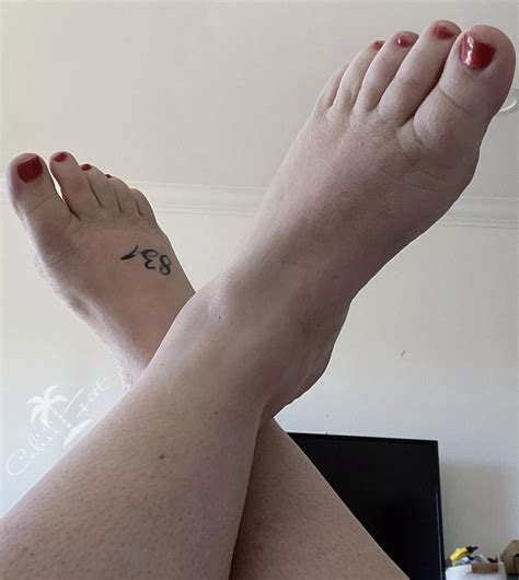 Happy Monday Everyone Nudes GirlsWithBareFeet NUDE PICS ORG