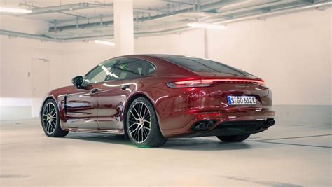 The electric hat-trick: Porsche Panamera Hybrid models - Porsche ...