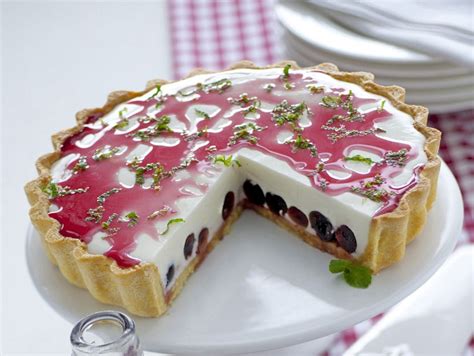 Ricetta Torta Con Bavarese Di Yogurt E Ciliegie Donna Moderna