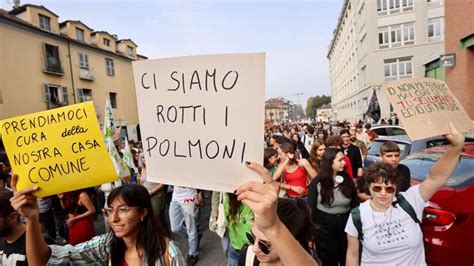 I Fridays For Future In Corteo A Torino Resistenza Contro Il