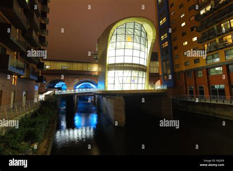 Leeds Station South Entrance At Night Hi Res Stock Photography And
