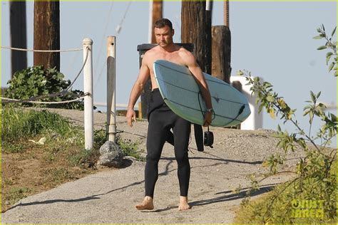 Liev Schreiber Shirtless Surfing Stud Photo Liev Schreiber