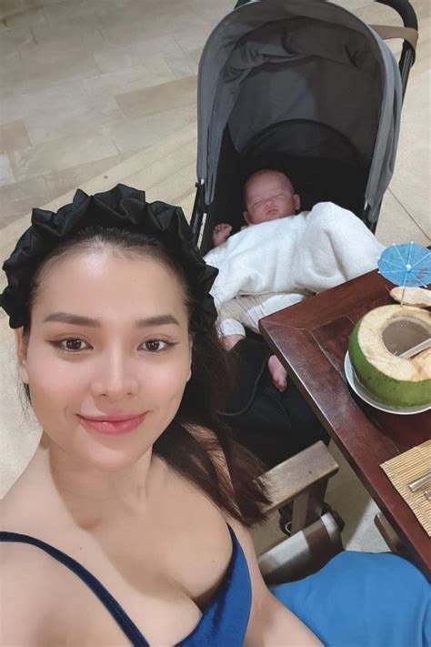 Phương Trinh Jolie làm dân tình trầm trồ không ngớt khi diện bikini bé tí tẹo