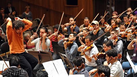 Violín Majestuoso El Instrumento Estrella De La Orquesta Vanessa Mae