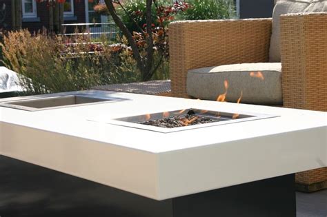 Moderne Tafel Met Koel En Haard Functie Tuin En Terras Tuin Zwembad