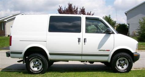 Purchase Used 2000 Chevrolet Astro Extended Cargo Van Awd With Lift Kit