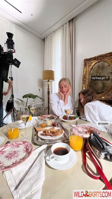 14 Hot Photos By Freya Allan