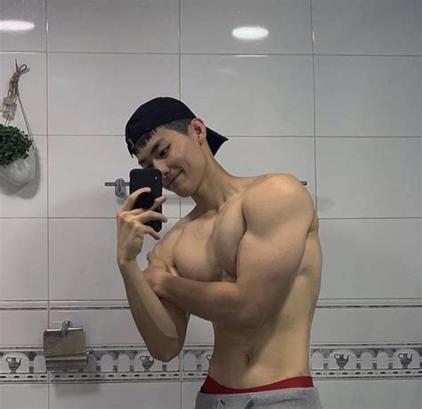 Pin Oleh Julie Heibult Kulesza Di KBL Tubuh Pria Pria Gay Lelaki Tampan