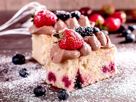 Naked Cake Morango Chocolate Golden Dipt