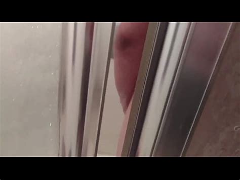 Espiando amigo mientras se baña XVIDEOS