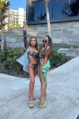 Hot Sexy Sophie Harrison Bikini Pics