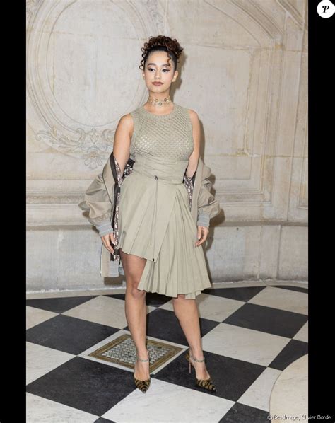 L Na Situations En Full Nude Pour Le D Fil Dior Jupe Pliss E Trench Et Un D Tail