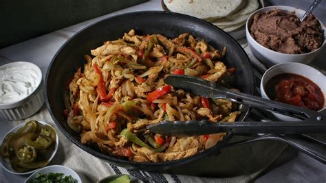 Simple One Pan Chicken Fajitas Recipe