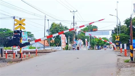 Double Trains Palang Pintu Perlintasan Kereta Api Jpl Railway