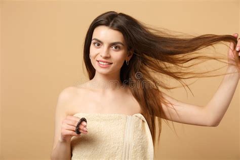 Abschluss Herauf Brunette Halb Nackte Frau S Mit Der Perfekten Haut Nackt Bilden Lokalisiert