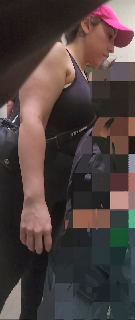 Latina Milf With Robust Ass Spandex Leggings Yoga Pants Forum