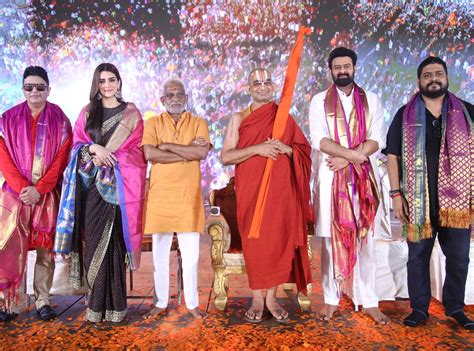 Adipurushఅత్యద్భుతంగా ఆదిపురుష్ ప్రీ రిలీజ్ ఈవెంట్