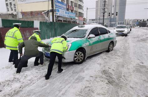 潢川交警全力保障新一轮冰雪天气道路安全畅通 部门动态 潢川新闻网 潢川县委县政府门户网站