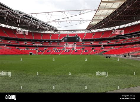 Wembley Stadium Hi Res Stock Photography And Images Alamy