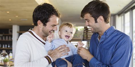 Diritti Gay Al Raduno Delle Famiglie Omosessuali Una Coperta Per Scaldare Il Cuore In Dono A