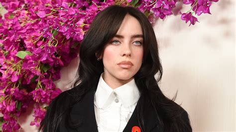 Billie Eilish Fans Brand New Song Lunch As A Lesbian Anthem Thanks To