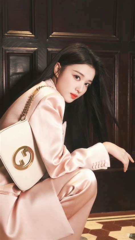 Beautiful picture of Wang Churan - iNEWS