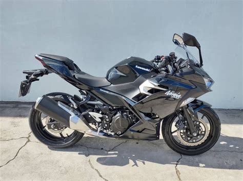 Kawasaki Ninja 400 Preta