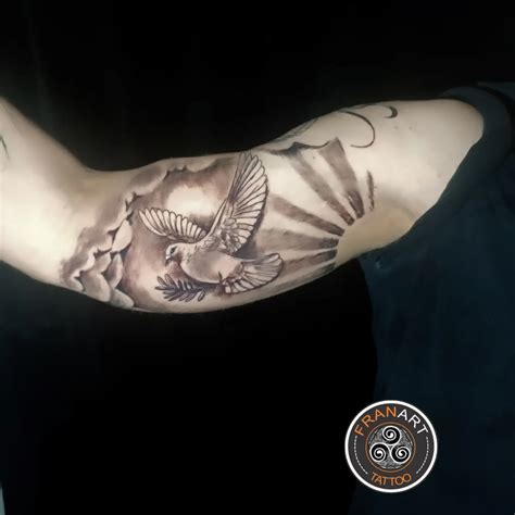 Tattoo Pomba Da Paz - Tatuagem De Pomba Da Paz Tattoo Que Rolou No Studio Tattoo Anjo Com